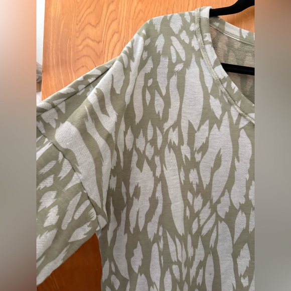 XCVI Olive and Cream Long Sleeve Top XL - Picture 3 of 8